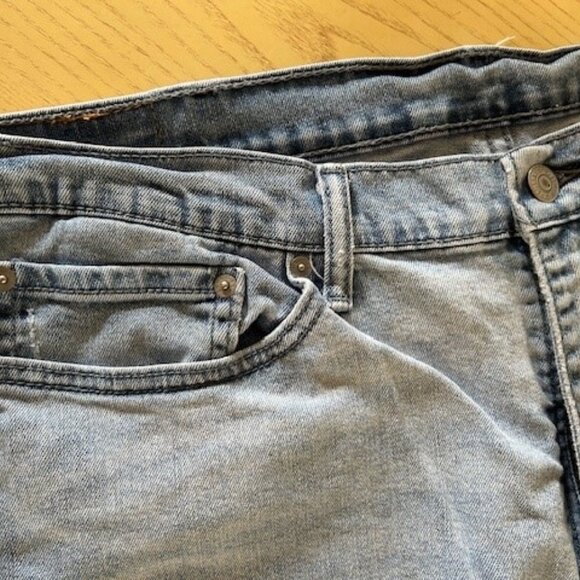 Levi’s 514 Jeans Mens 38x30 Faded Blue Denim Straight Stretch Fit - Picture 2 of 16